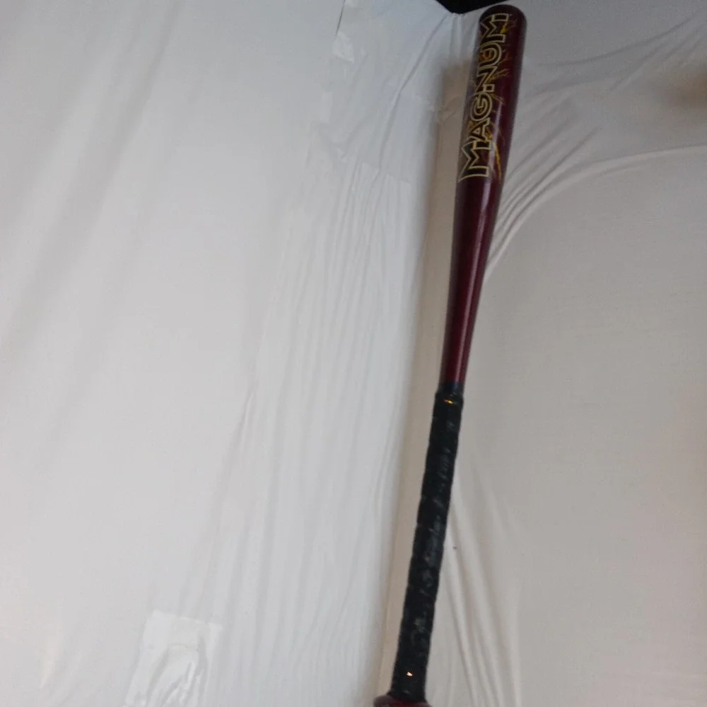 Easton Magnum LK40 29 in 22 oz -8 Youth Baseball Bat